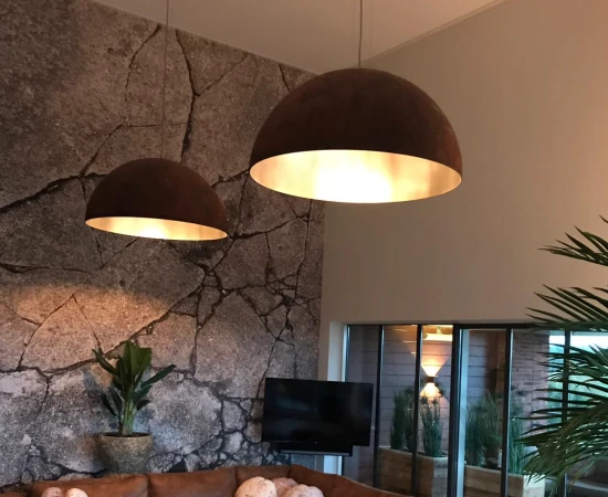 2-koepellampen-van-120cm-in-appartement