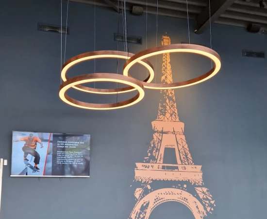 ring-of-light-boven-tafel-kantine