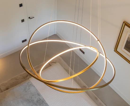 gouden-led-ring-hanglamp-meerdere-ringen-design